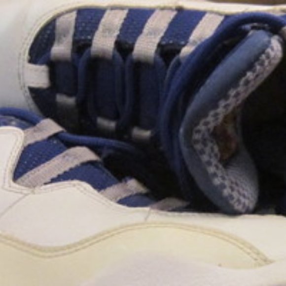 CLASSIC Michael Jordan Air WHITE & BLUE TRIM LACED SIZE 4 SCCOREBOARD BOTTOM - Picture 4 of 7